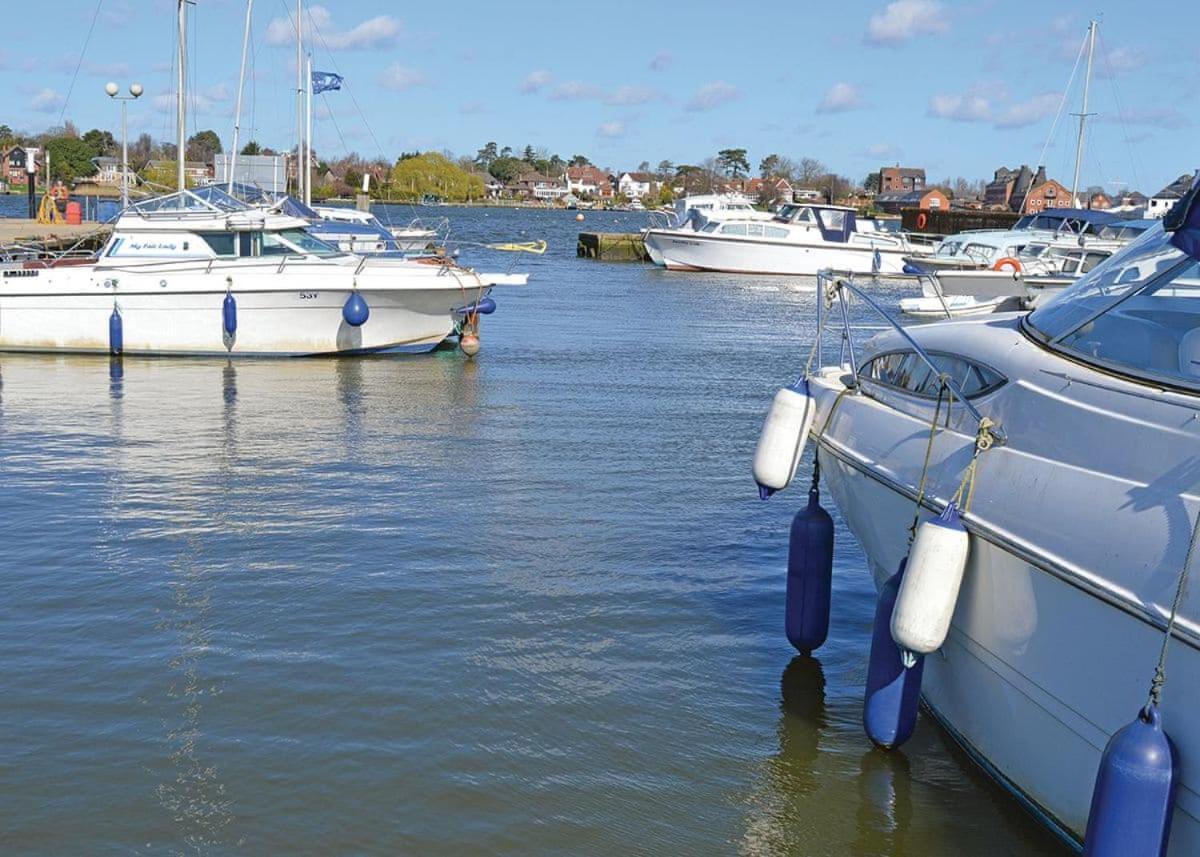 Broadlands Park And Marina Hotel Pakefield ภายนอก รูปภาพ