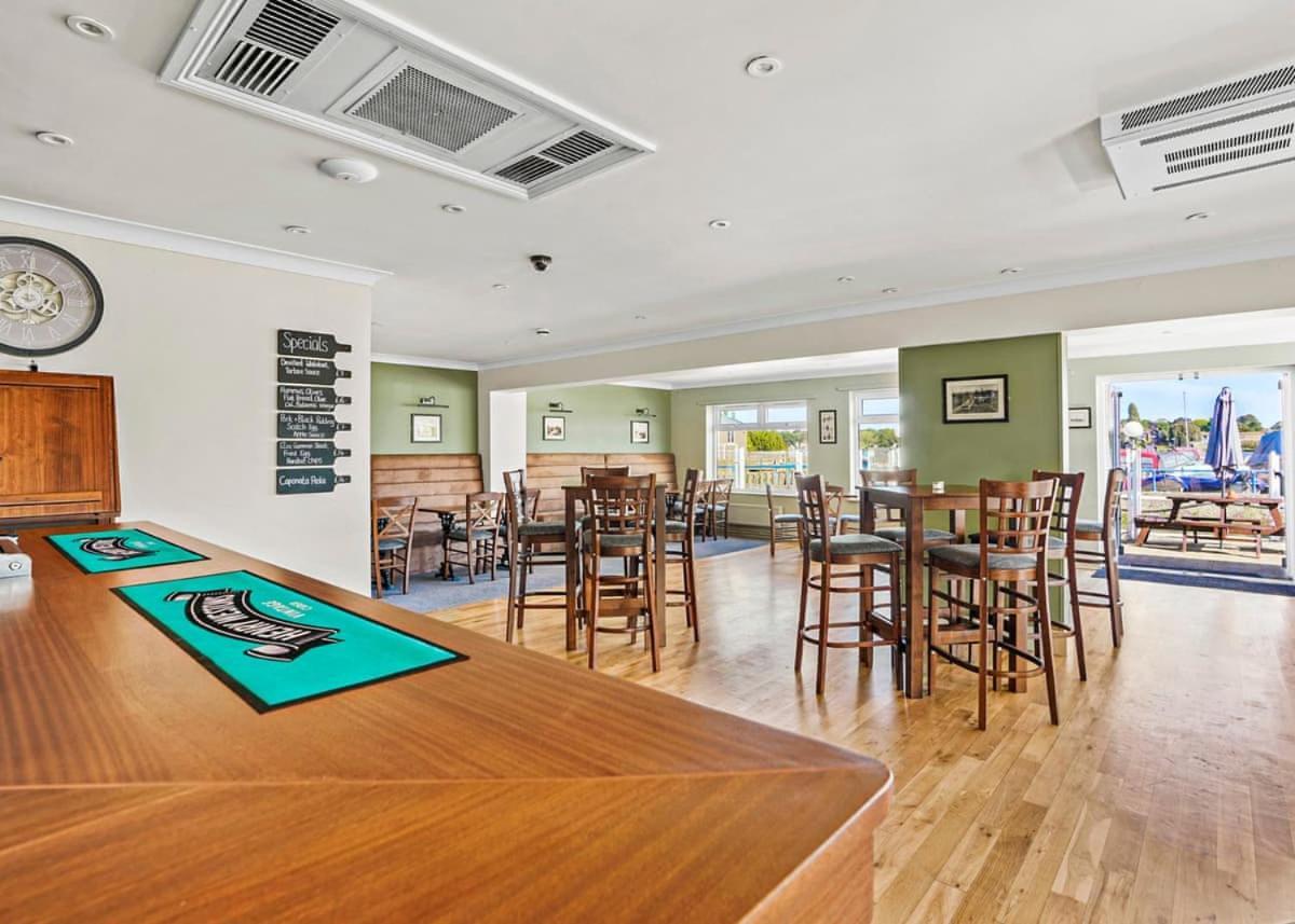 Broadlands Park And Marina Hotel Pakefield ภายนอก รูปภาพ